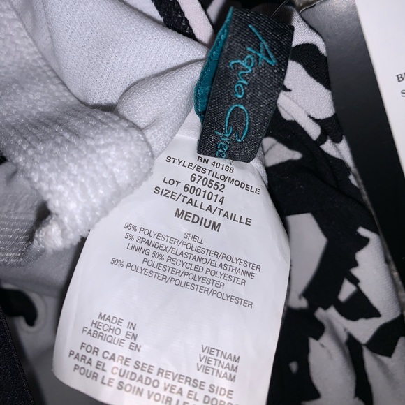 BRAND NWT Aqua Green Black & White Swim top sz M - Picture 11 of 15